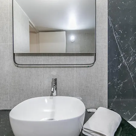 Mba Splendide - Proche Du Moulin Rouge Parigi